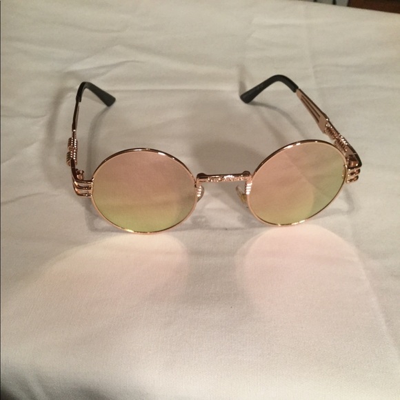 Designer inspired round sunglasses. - Picture 1 of 4